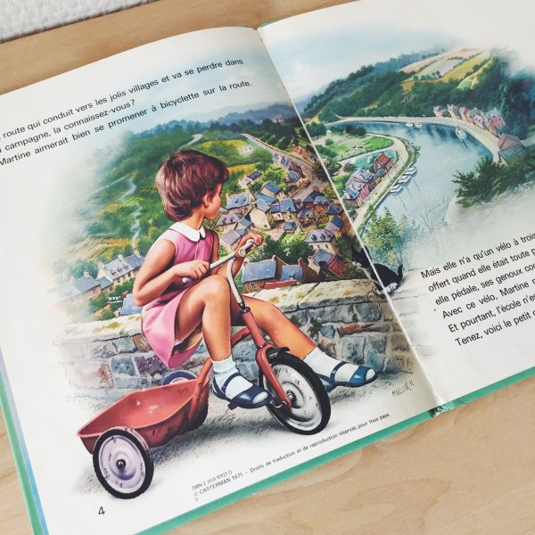 Martine fait de la bicylette livre vintage enfant